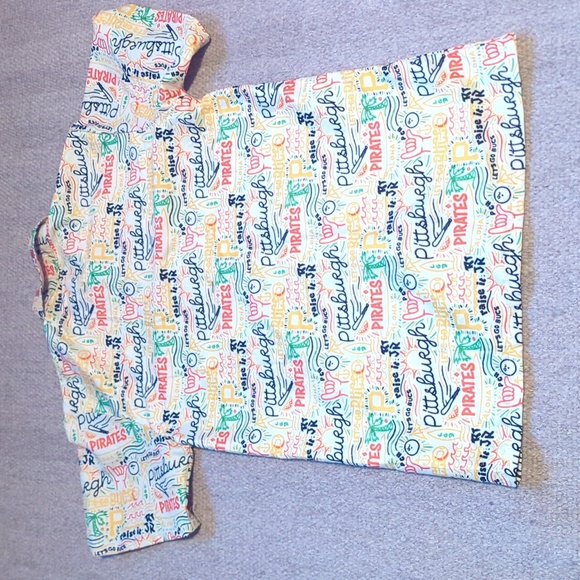 Pittsburgh Pirates Hawaiian Shirt With Matching Reversible Bucket Hat - Picture 4 of 6